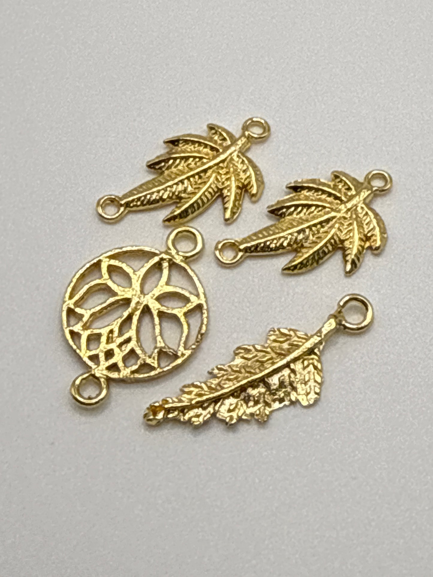Leaf Assorted Connectors Gold Plated.