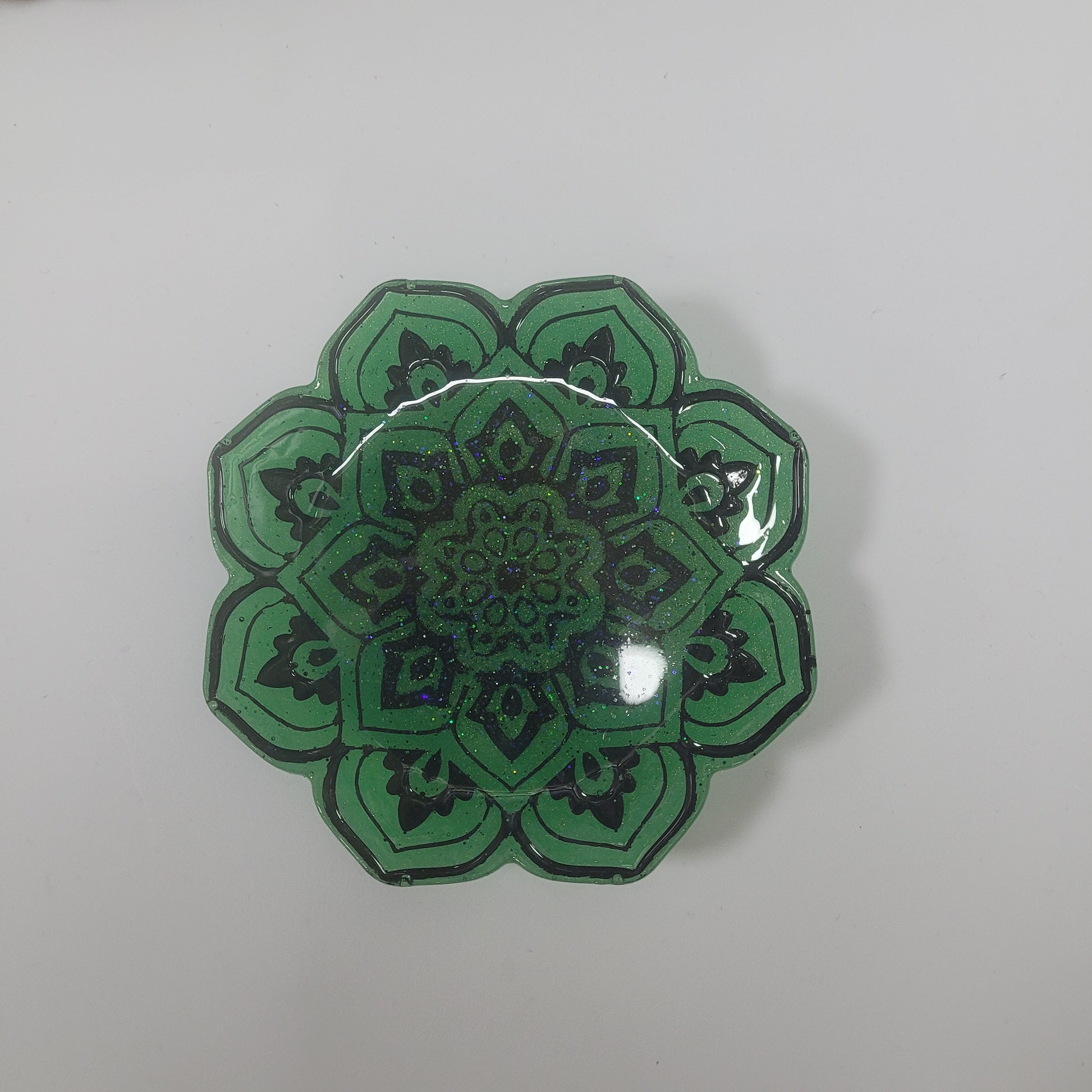 Mandala Resin Tray-Color Varies.