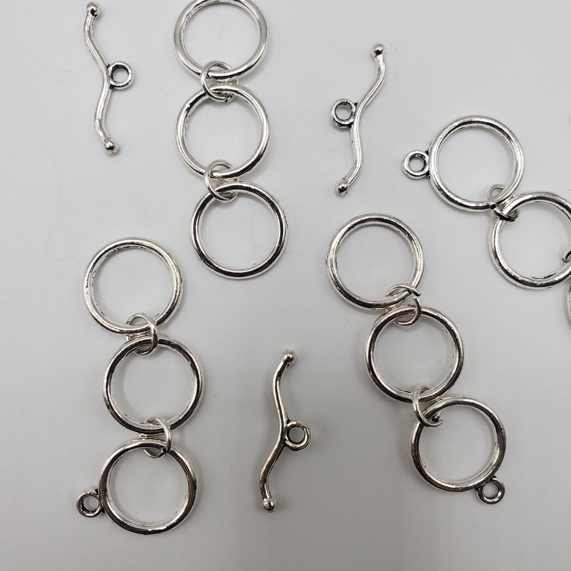 Pewter 3-Ring Curved Toggle.