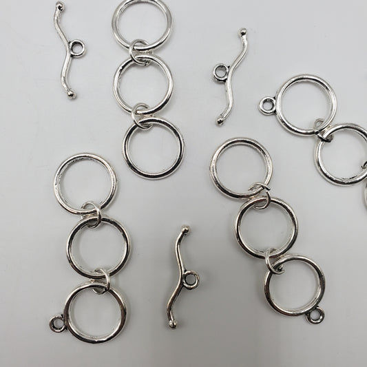 Pewter 3-Ring Curved Toggle.