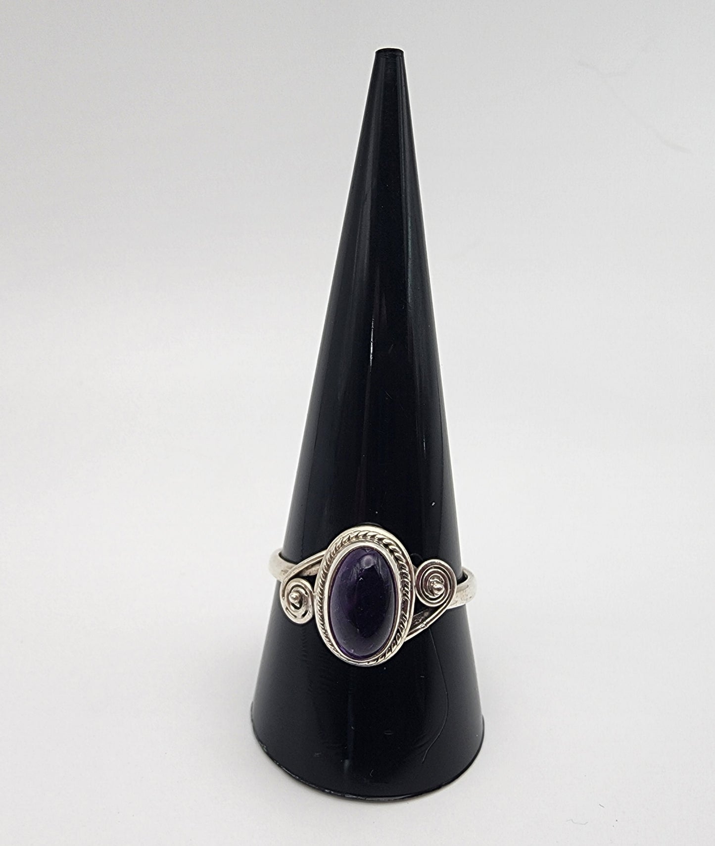 Sterling Silver Elegant Ring Amethyst Size 9.