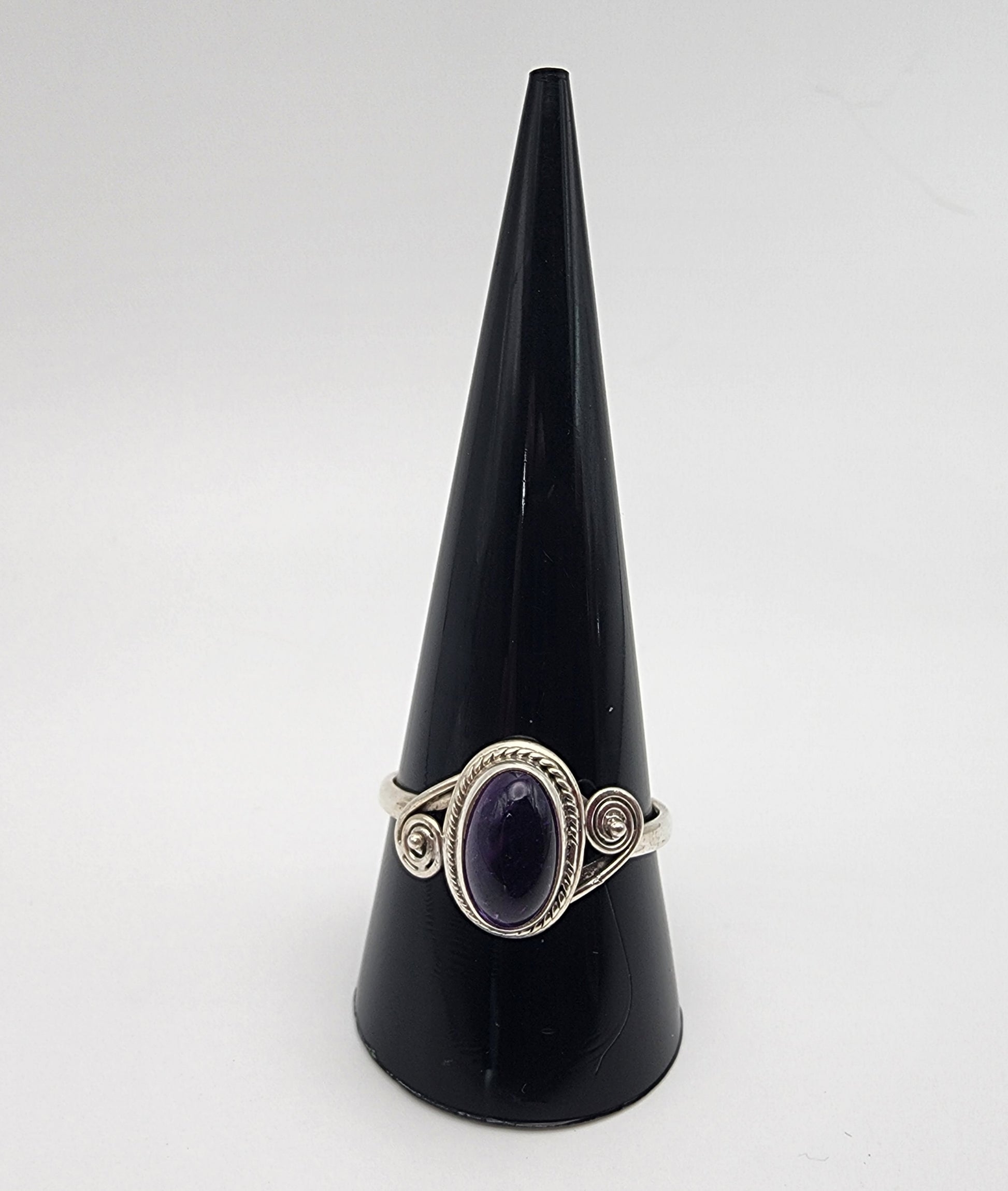 Sterling Silver Elegant Ring Amethyst Size 9.
