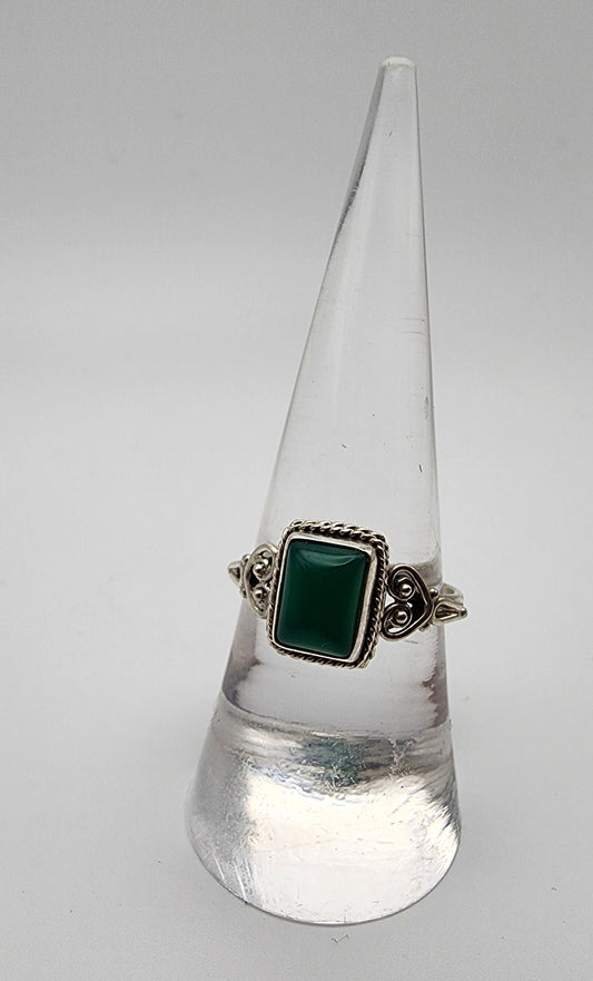 Sterling Silver Green Rectangle Gemstone Ring.