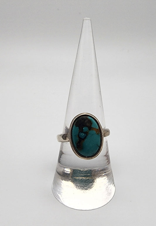 Sterling Silver Oval Turquoise Ring.