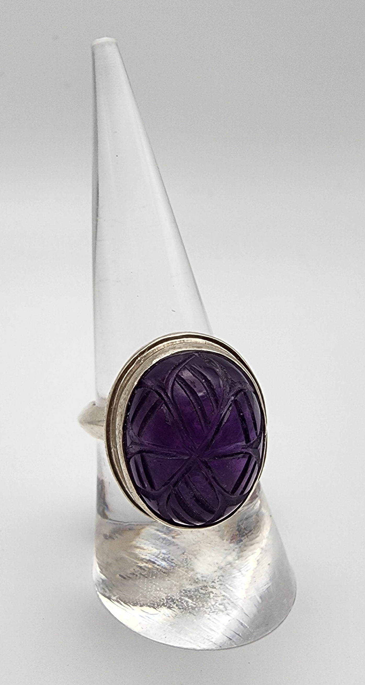 Sterling Silver Purple Stone Carved Ring.