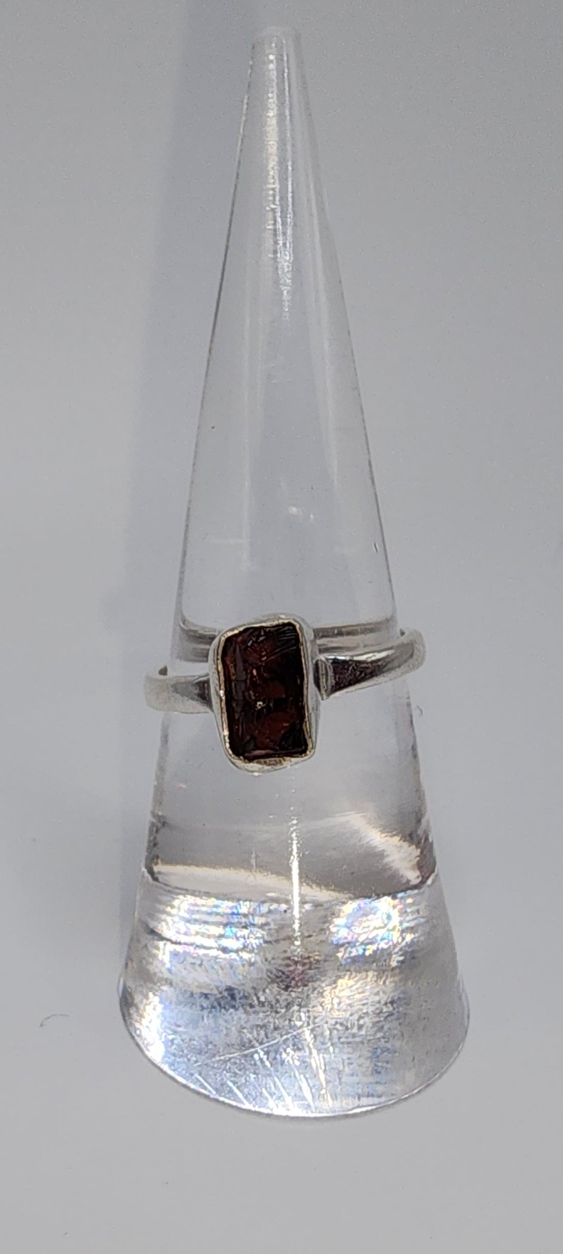 Sterling Silver Simple Ring Garnet.