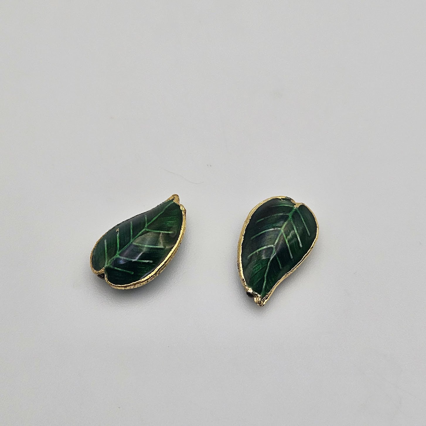 Small Dark Green Leaf Single Bead.