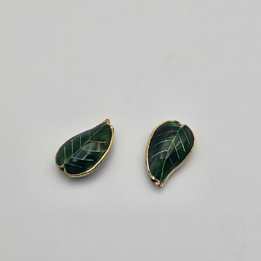 Small Dark Green Leaf Single Bead.