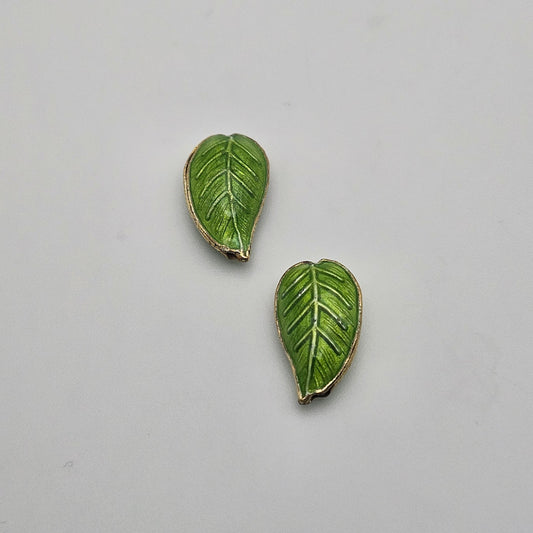 Small Light Green Leaf Single Bead.