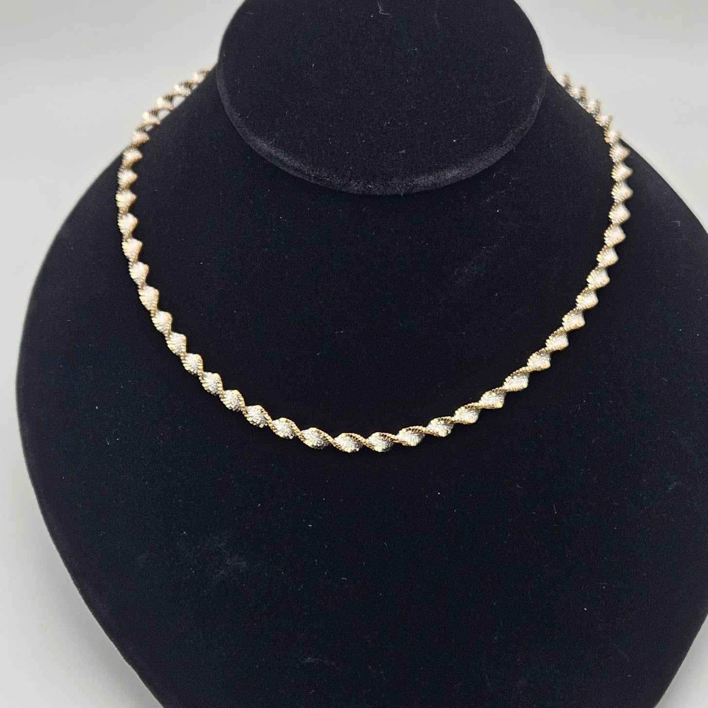 Sterling silver 20in 2 tone twist magic.