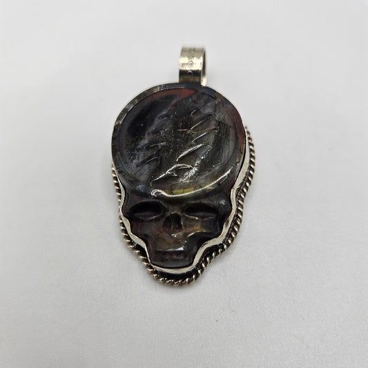 Sterling Silver Carved Labradorite Skull Pendant.