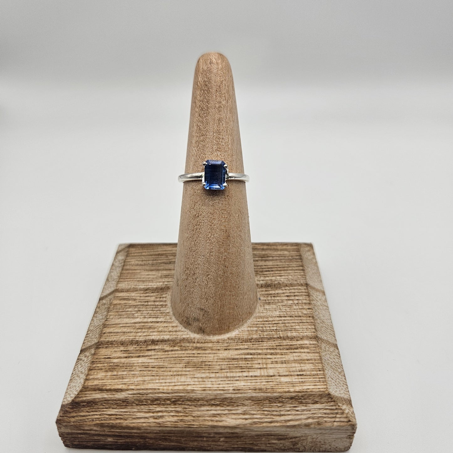 Sterling Silver Faceted Blue Kyanite Bezel Ring Size 6.