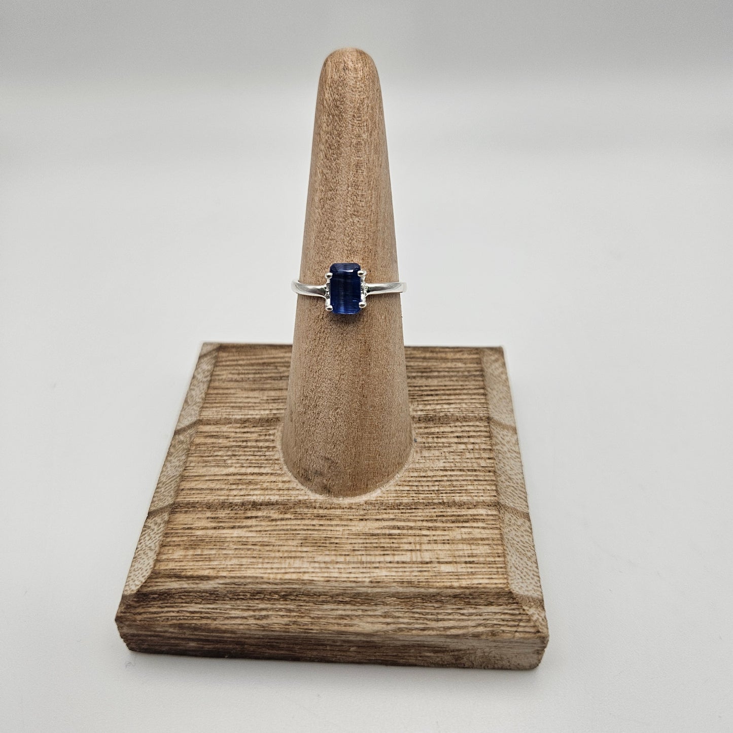 Sterling Silver Faceted Blue Kyanite Bezel Ring Size 8.
