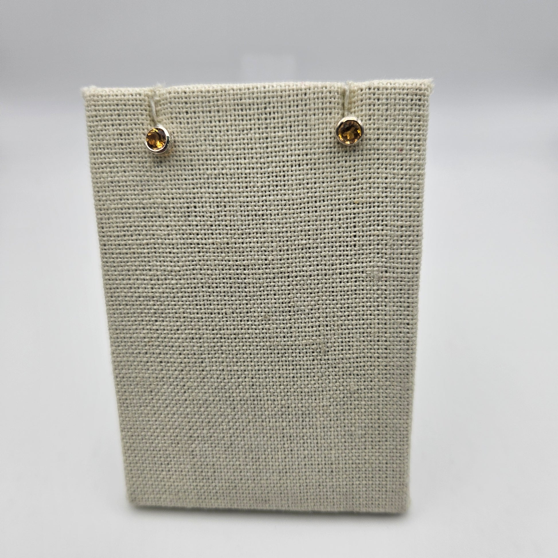 Sterling Silver Faceted Citrine Stud Earrings 4mm.