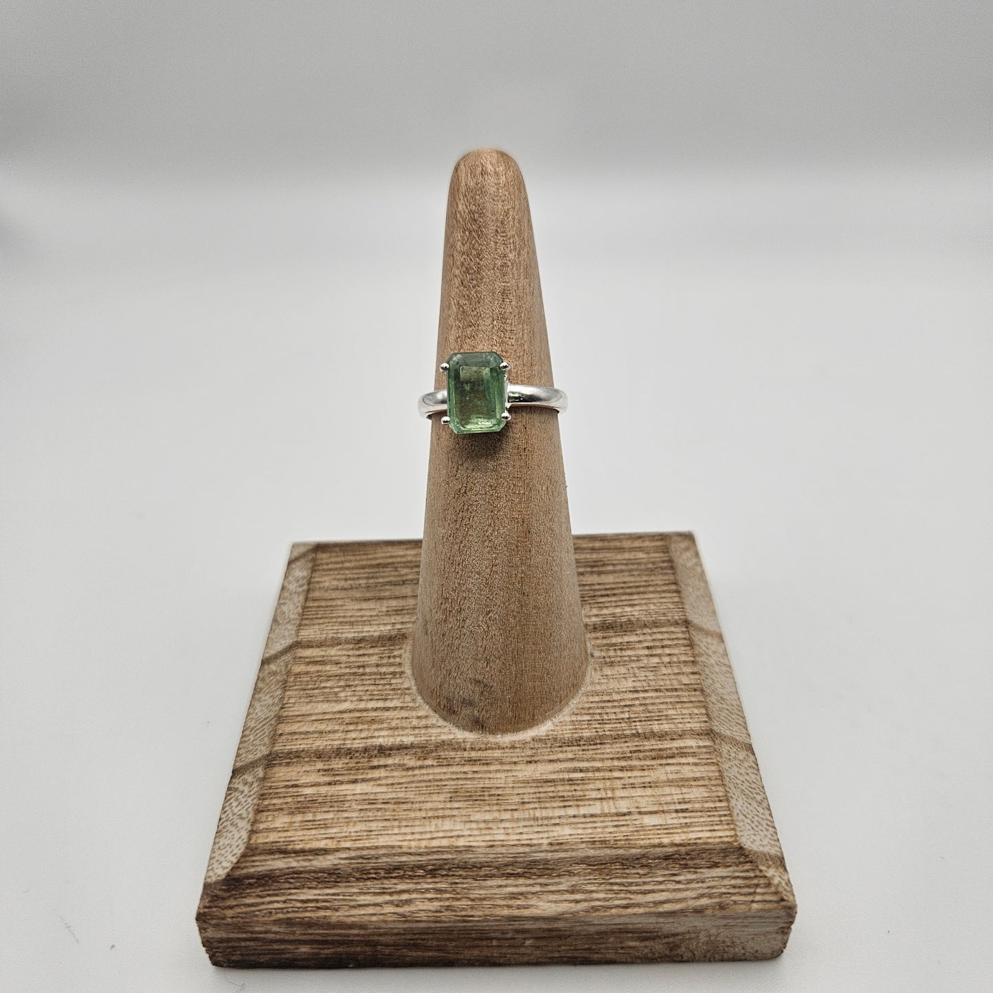 Sterling Silver Faceted Green Kyanite Bezel Ring Size 6.