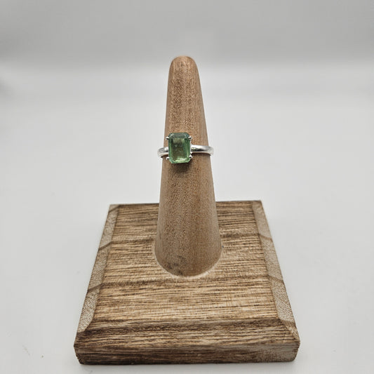 Sterling Silver Faceted Green Kyanite Bezel Ring Size 6.