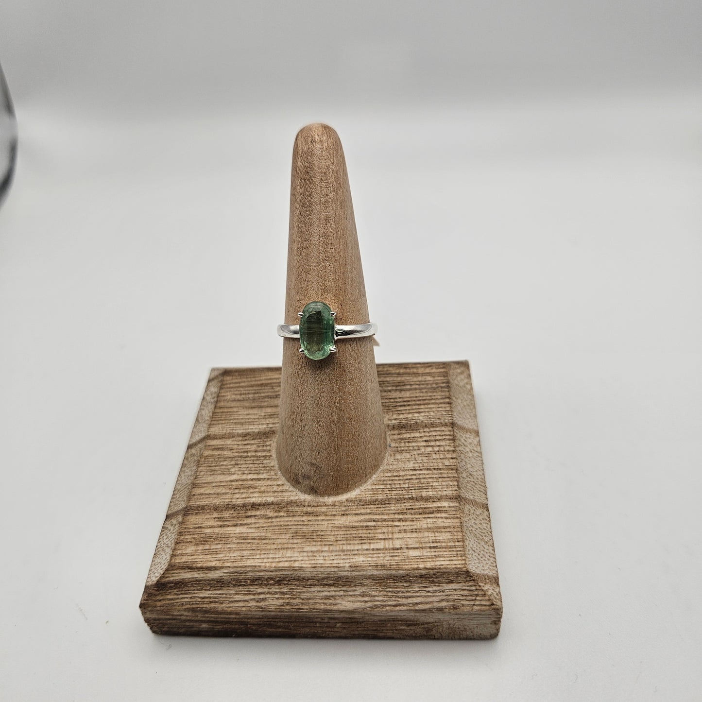 Sterling Silver Faceted Green Kyanite Bezel Ring Size 7.