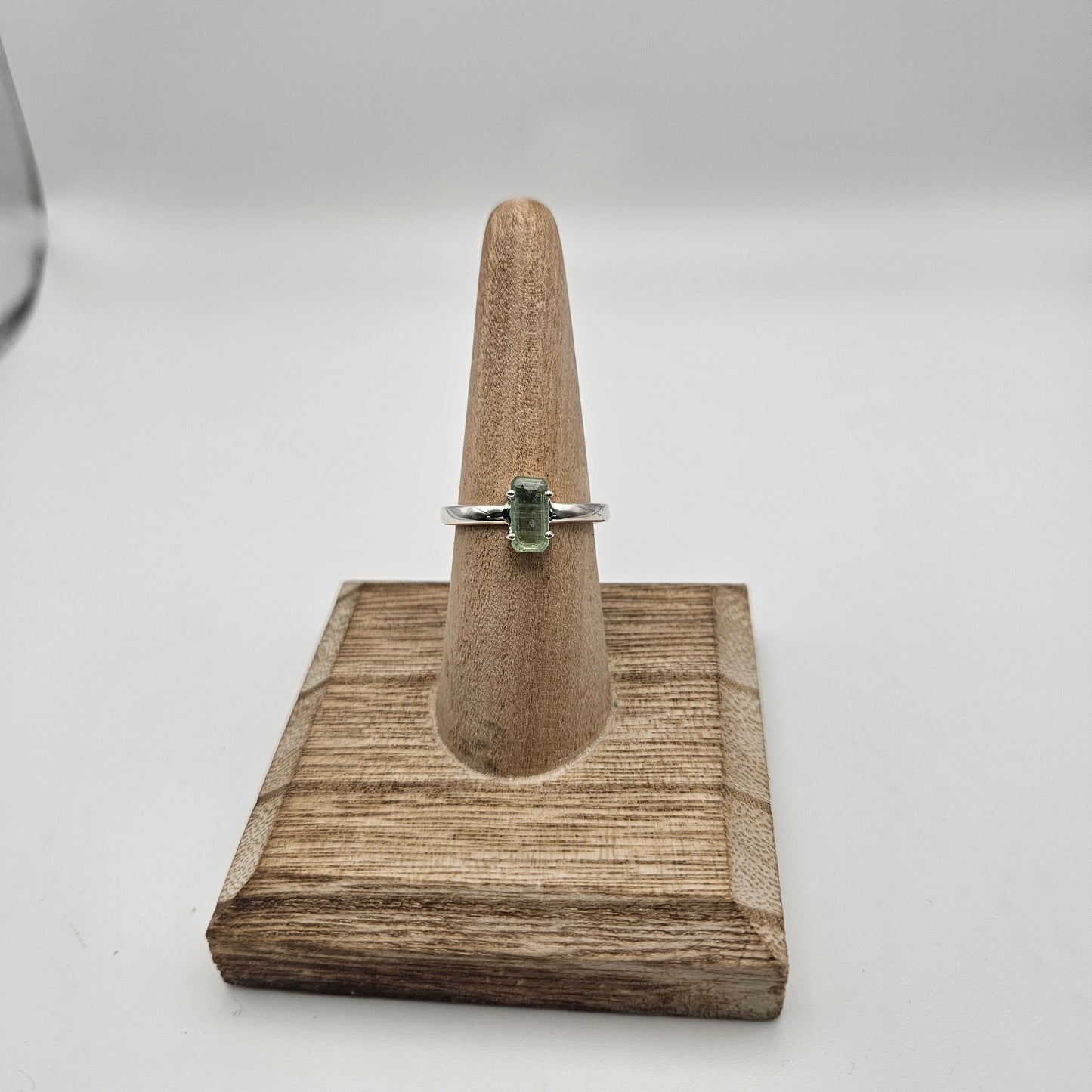 Sterling Silver Faceted Mint Green Kyanite Bezel Ring Size 9.