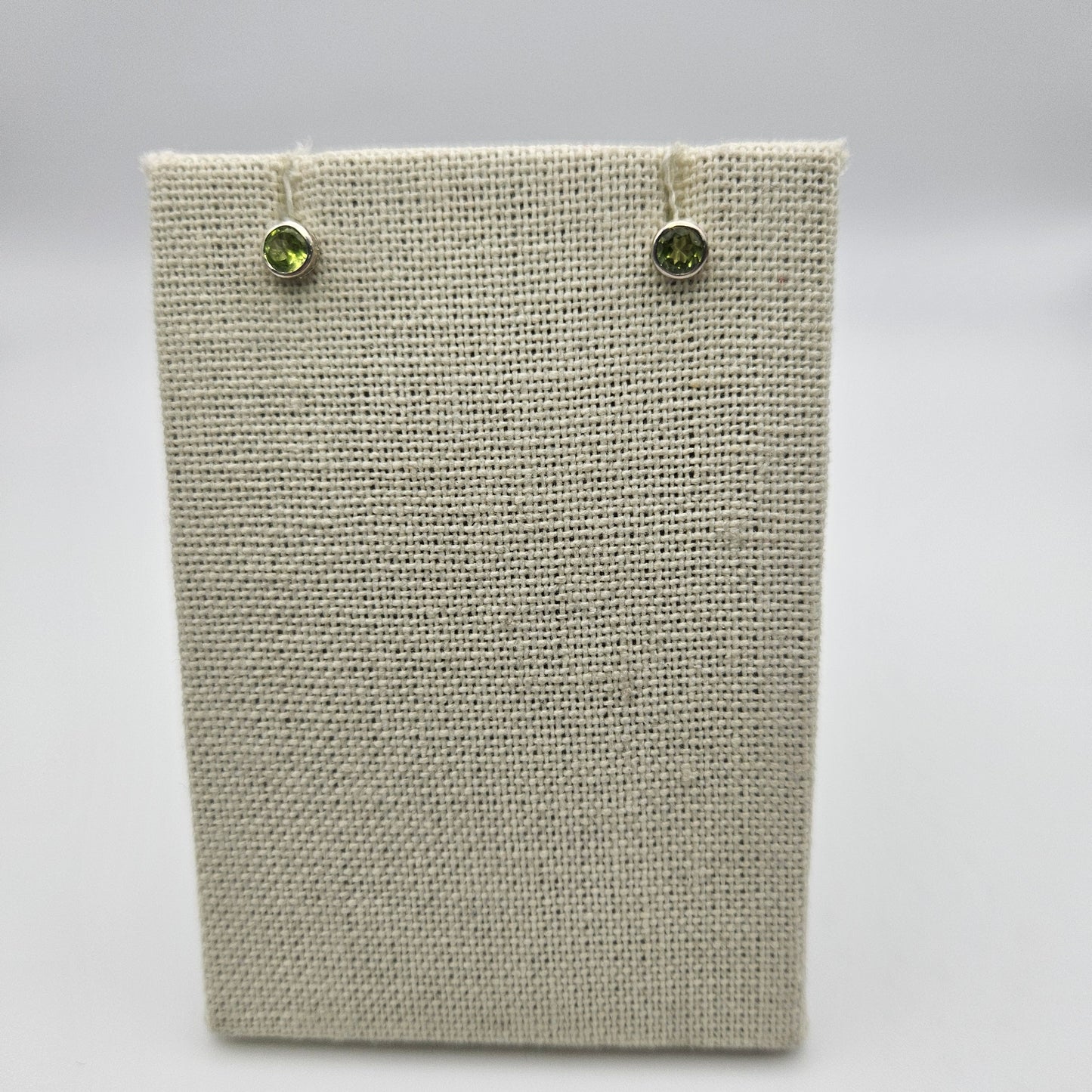 Sterling Silver Faceted Peridot Stud Earrings 4mm.
