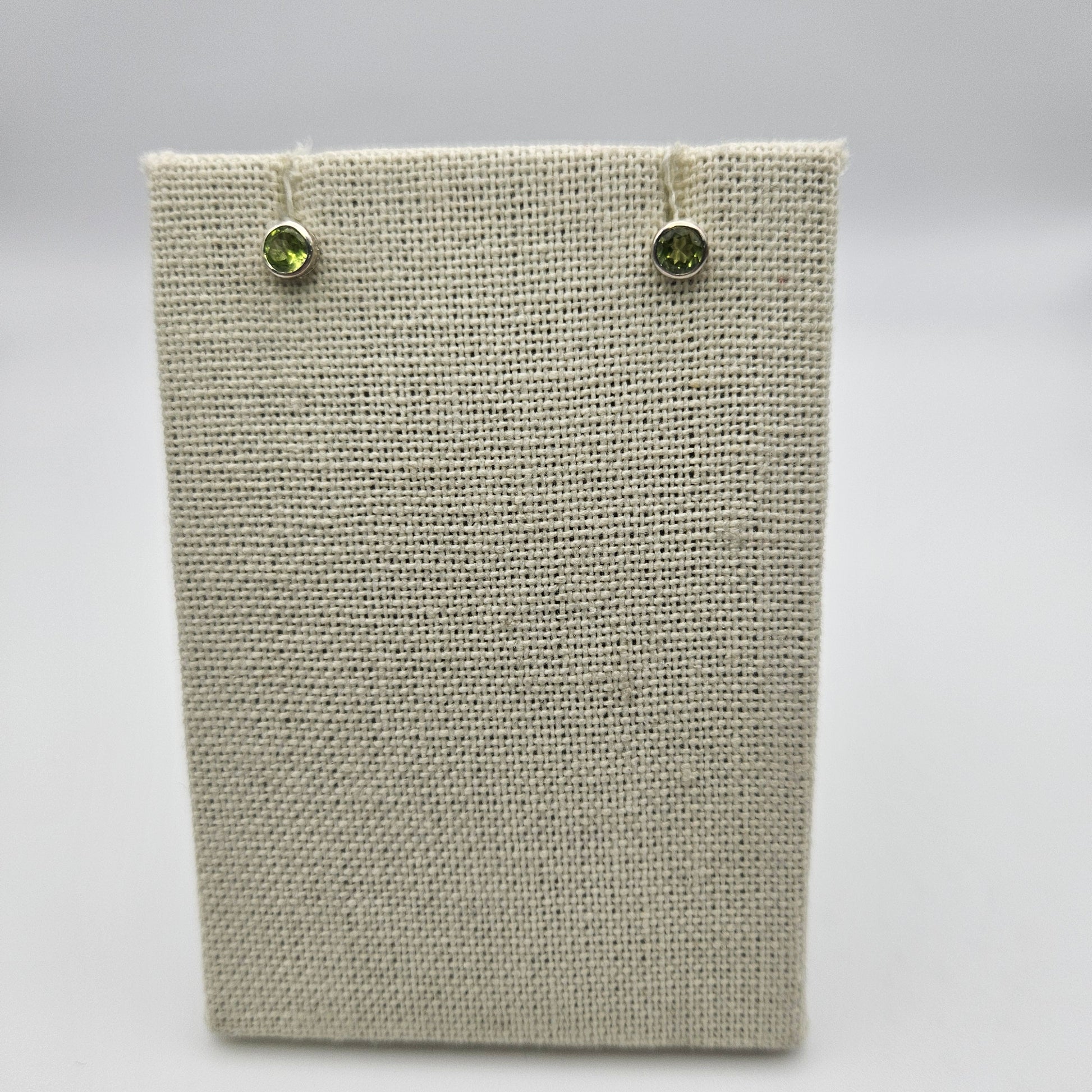 Sterling Silver Faceted Peridot Stud Earrings 4mm.