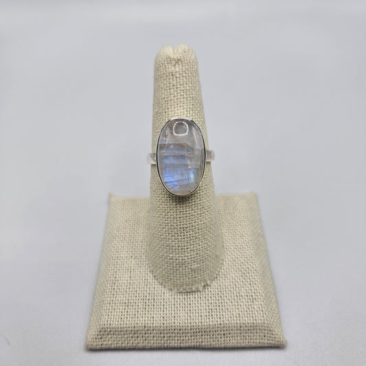 Sterling Silver Oval Moonstone Ring Size 7.