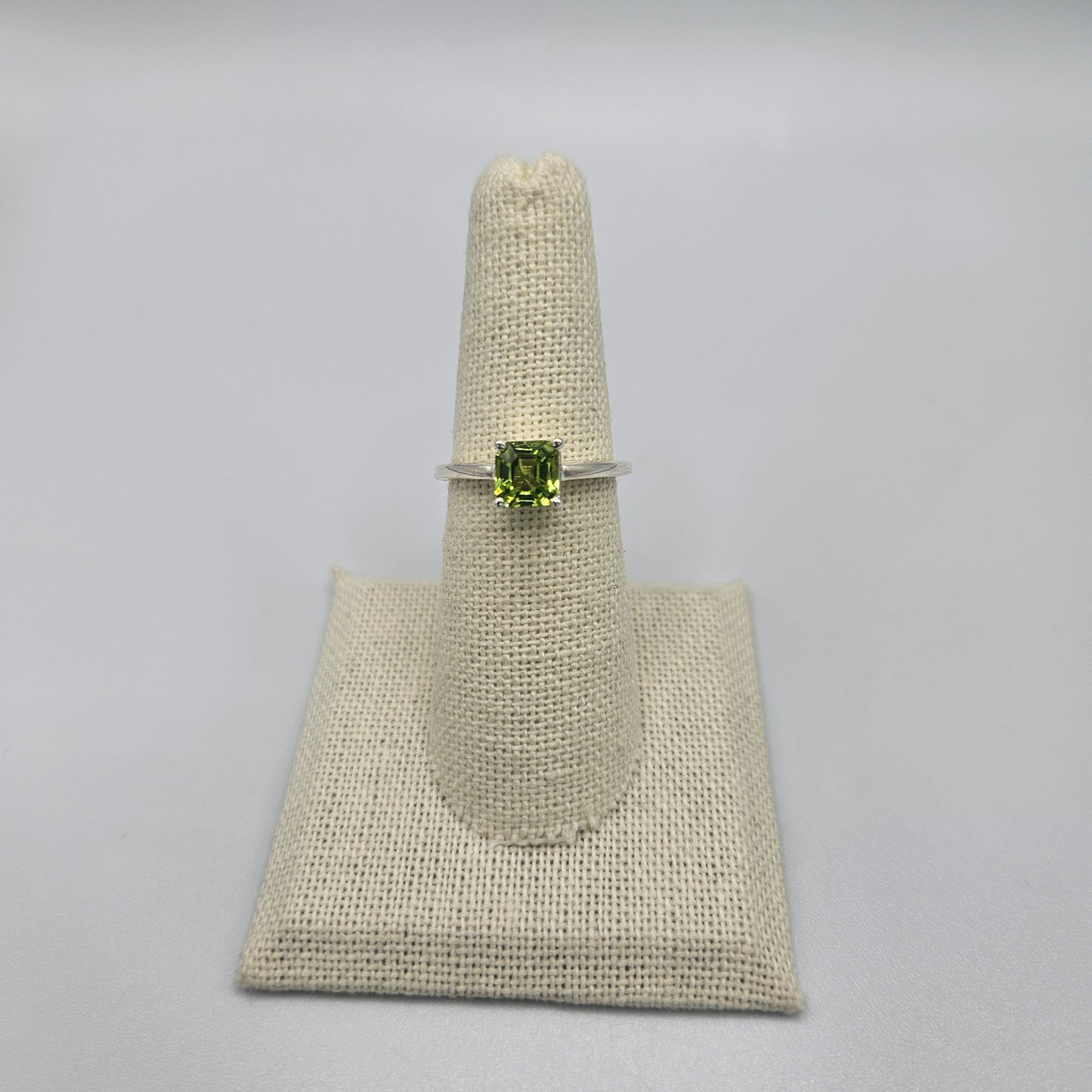 Sterling Silver Square Cut Faceted Peridot Ring Size 7.