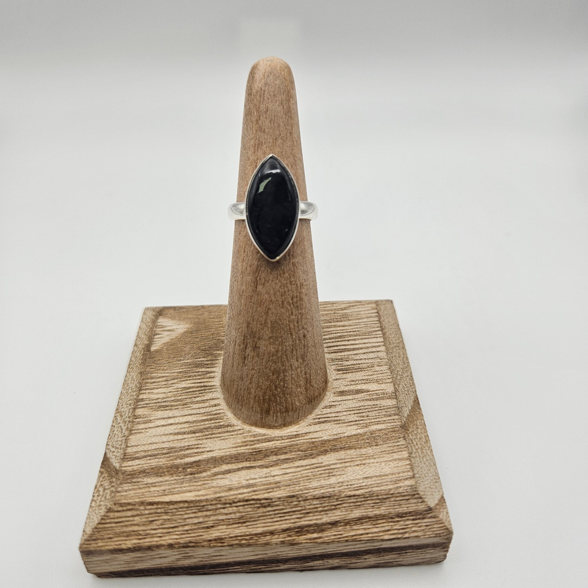 Sterling Silver Purple Labradorite Bezel Ring Size 5.