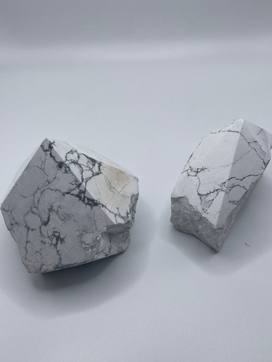 Howlite Rough Point
