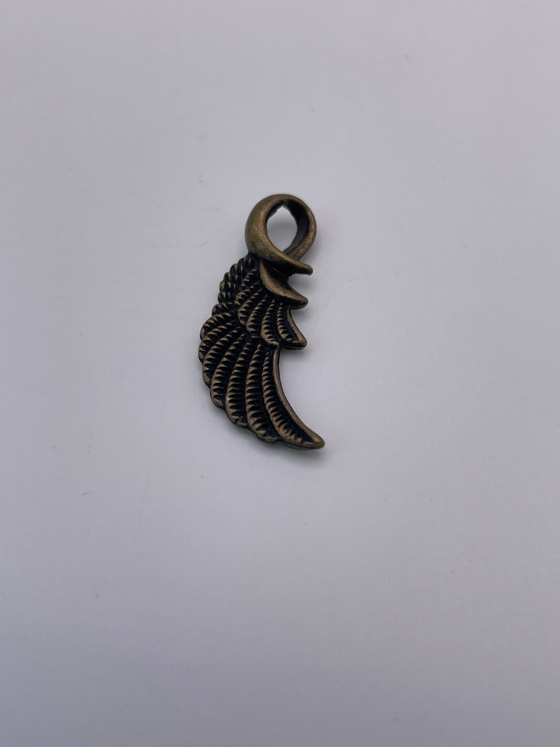 Pewter Detailed Wing Charm 1.20